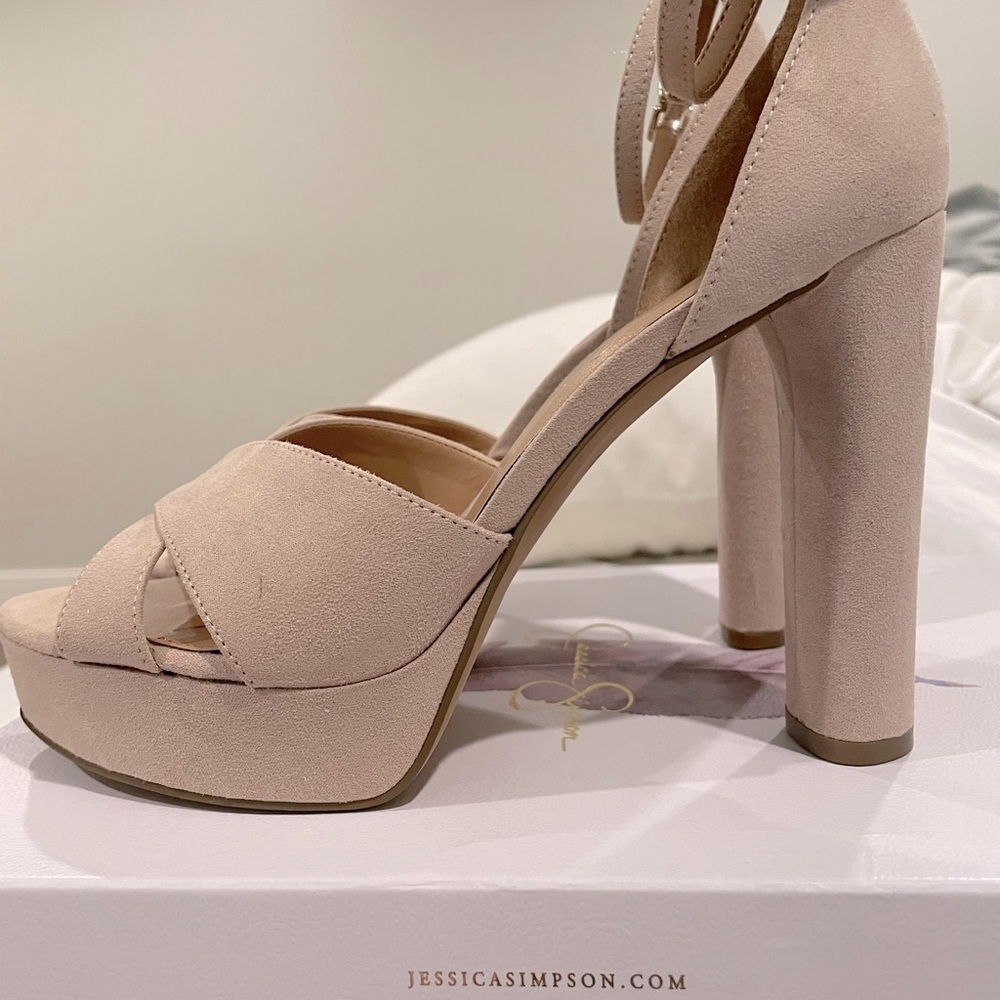 Jessica Simpson NWB Size 9 platform heels